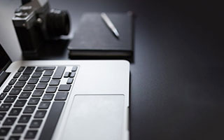 乐鱼体育平台app下载-战术的较量：两位教练在场边互相博弈，战术大师 教练