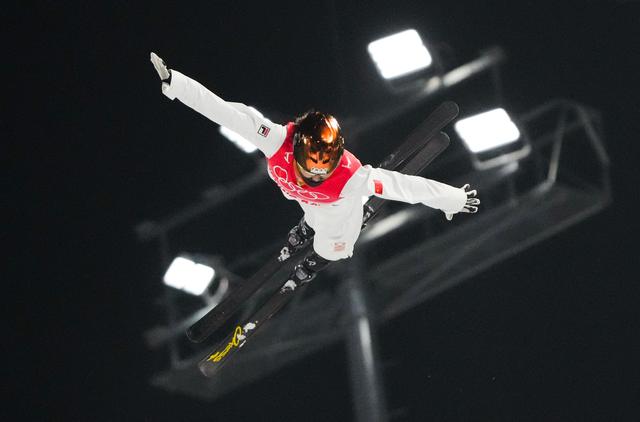 国际自由式滑雪锦标赛,雪地中的艺术表演 国际自由式滑雪锦标赛,雪地中的艺术表演