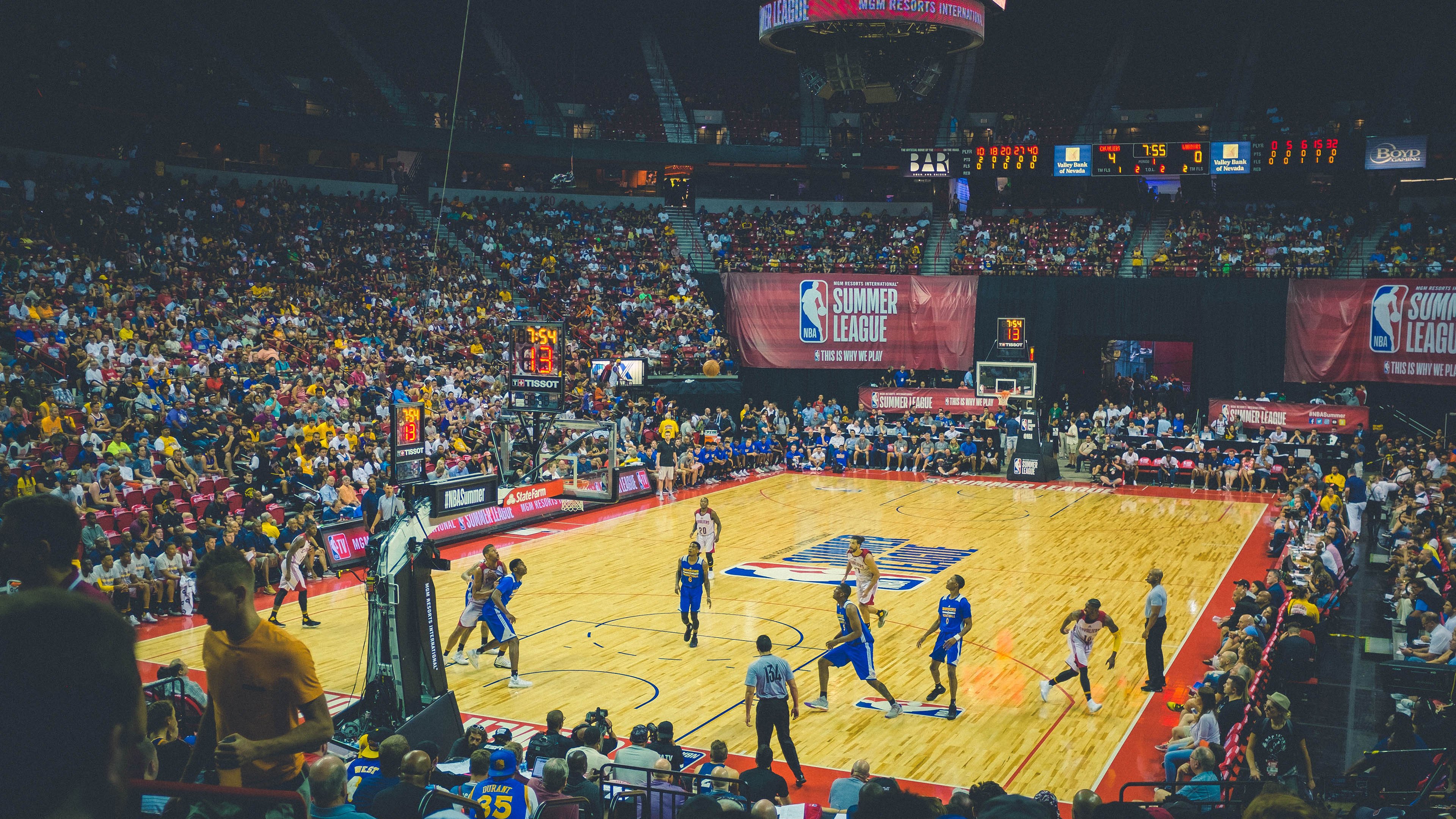 绿茵征服:精彩跨界运动员的篮球奇缘,绿茵驰骋