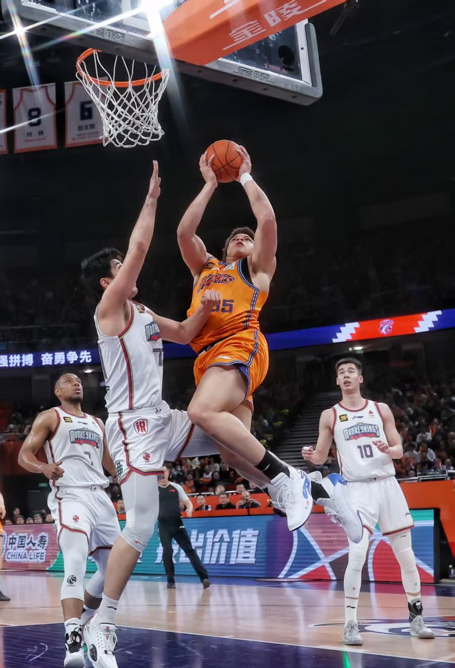 "CBA精彩瞬间：经典绝杀回顾"的简单介绍