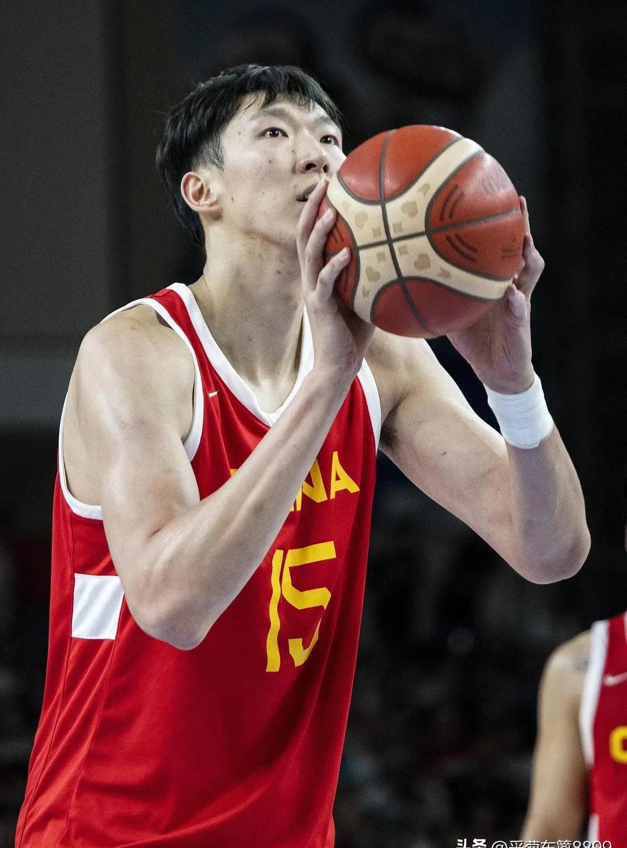 "国手周琦备战新赛季，期待职业生涯新高"的简单介绍